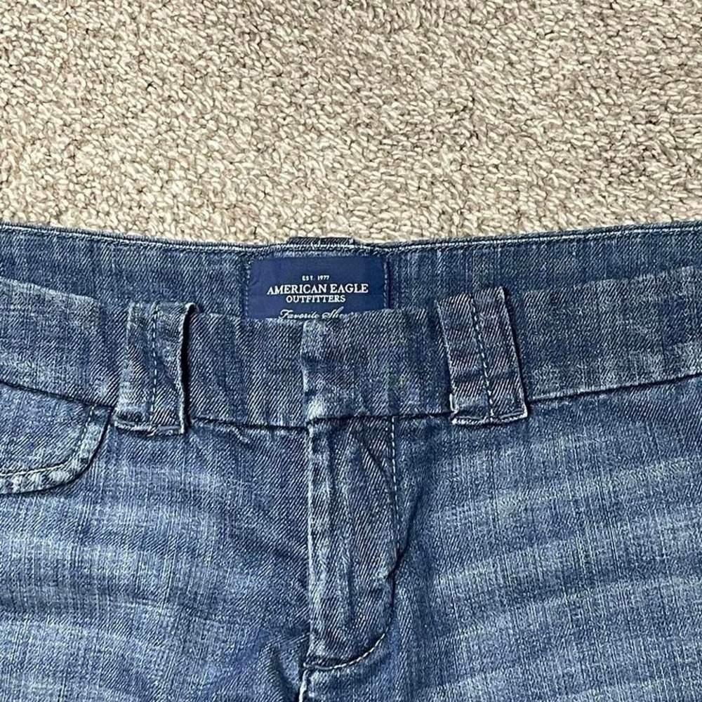 lowrise American Eagle dark wash mini shorts with cute pocket detailing - Picture 2 of 8